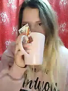 Snapshot of Zuli_Kiska chatting on December 4, 2024, 11:52 am Zuli Kiska online show from December 4, 2024, 11:52 am