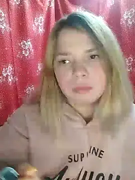 Snapshot of Zuli_Kiska chatting on December 22, 2024, 8:58 pm Zuli Kiska online show from December 22, 2024, 8:58 pm