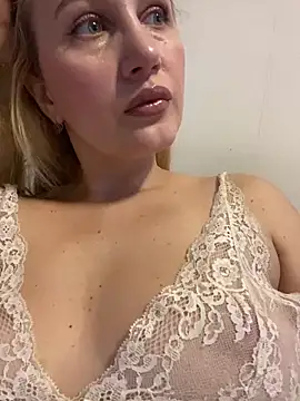 YourBlondee online show from December 24, 2024, 2:54 am