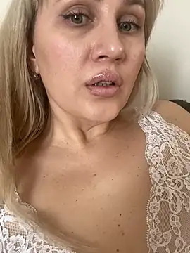 YourBlondee online show from March 12, 2025, 7:13 am