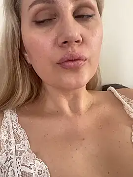 YourBlondee online show from March 13, 2025, 6:48 am