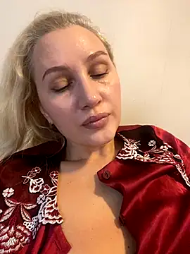 YourBlondee online show from November 24, 2025, 3:28 am