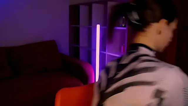 Snapshot of ItsAlisia chatting on November 21, 2025, 1:43 pm ItsAlisia online show from November 21, 2025, 1:43 pm