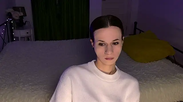 Snapshot of ItsAlisia chatting on December 4, 2025, 1:53 pm ItsAlisia online show from December 4, 2025, 1:53 pm