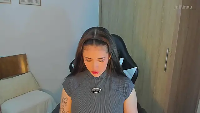 Snapshot of iriswest_ chatting on December 10, 2024, 11:19 pm iriswest  online show from December 10, 2024, 11:19 pm