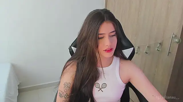 Snapshot of iriswest_ chatting on January 12, 2025, 9:51 pm iriswest  online show from January 12, 2025, 9:51 pm