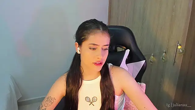 Snapshot of iriswest_ chatting on January 13, 2025, 12:51 am iriswest  online show from January 13, 2025, 12:51 am