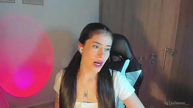 Snapshot of iriswest_ chatting on January 15, 2025, 1:45 am iriswest  online show from January 15, 2025, 1:45 am