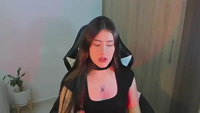 Snapshot of iriswest_ chatting on February 11, 2025, 12:17 am iriswest  online show from February 11, 2025, 12:17 am