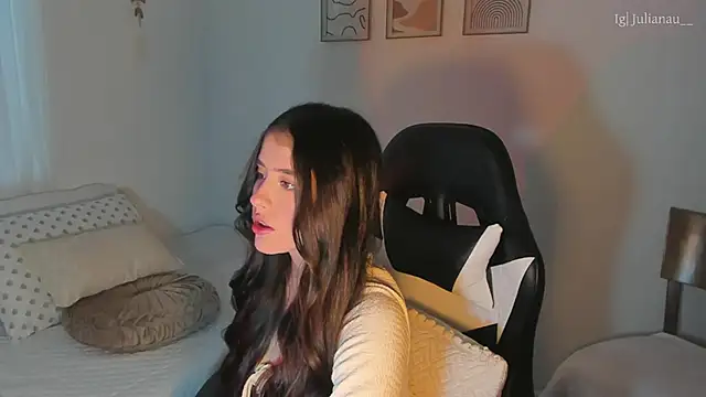 Snapshot of iriswest_ chatting on February 19, 2025, 11:14 pm iriswest  online show from February 19, 2025, 11:14 pm
