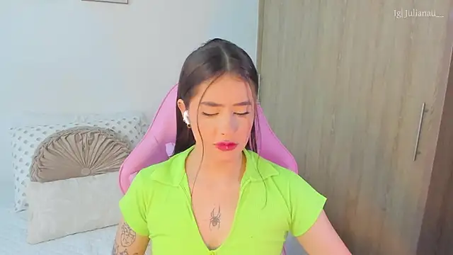 Snapshot of iriswest_ chatting on March 7, 2025, 9:27 pm iriswest  online show from March 7, 2025, 9:27 pm
