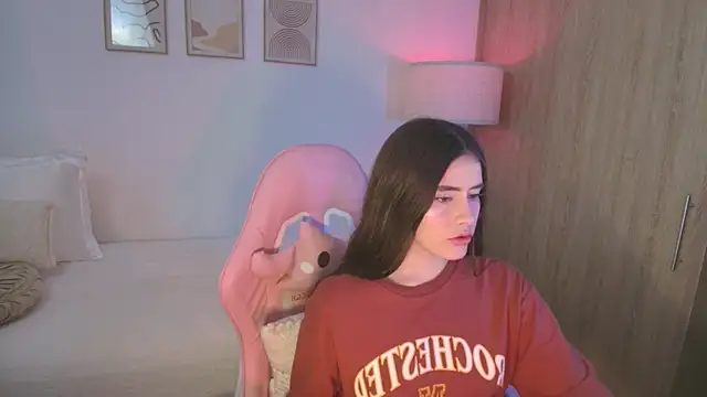 Snapshot of iriswest_ chatting on October 8, 2025, 11:35 pm iriswest  online show from October 8, 2025, 11:35 pm