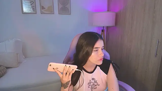 Snapshot of iriswest_ chatting on October 14, 2025, 12:44 am iriswest  online show from October 14, 2025, 12:44 am