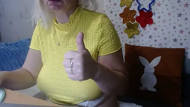 QueenLana online show from November 15, 2025, 5:16 am