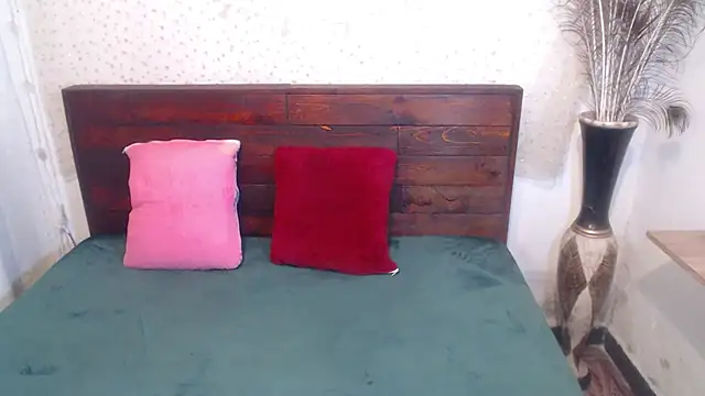 Snapshot of NikkieMilky chatting on September 18, 2025, 2:35 am NikkieMilky online show from September 18, 2025, 2:35 am