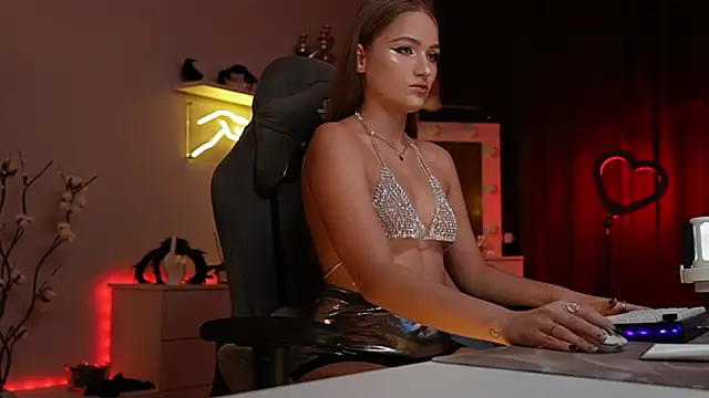 Snapshot of MrsTenderBeast chatting on November 17, 2025, 2:34 pm MrsTenderBeast online show from November 17, 2025, 2:34 pm