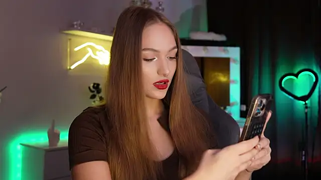 Snapshot of MrsTenderBeast chatting on November 23, 2025, 2:39 pm MrsTenderBeast online show from November 23, 2025, 2:39 pm