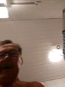 Snapshot of Einhorn527 chatting on October 8, 2025, 8:45 am Einhorn527 online show from October 8, 2025, 8:45 am