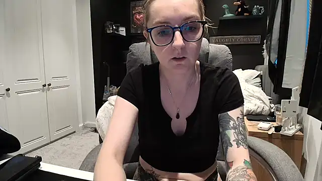 Snapshot of short_sweetpea chatting on September 22, 2025, 5:59 pm short sweetpea online show from September 22, 2025, 5:59 pm