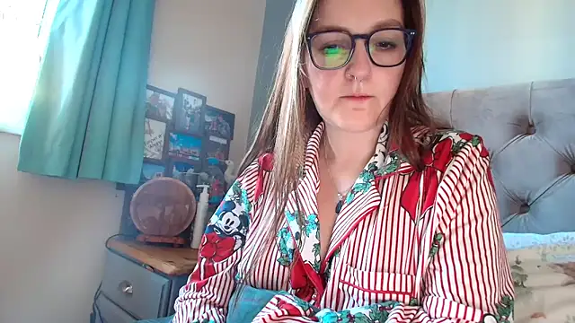 Snapshot of short_sweetpea chatting on November 30, 2025, 9:35 am short sweetpea online show from November 30, 2025, 9:35 am