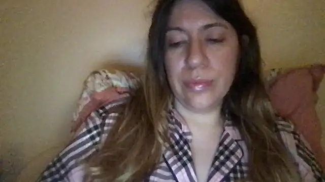 Snapshot of HYPHYtype chatting on December 28, 2024, 2:43 am HYPHYtype online show from December 28, 2024, 2:43 am
