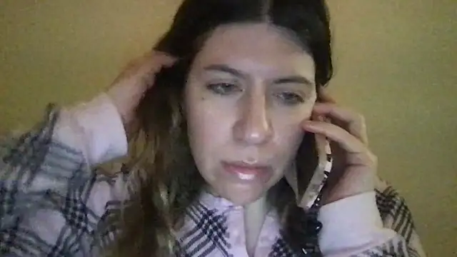 Snapshot of HYPHYtype chatting on January 21, 2025, 3:04 am HYPHYtype online show from January 21, 2025, 3:04 am