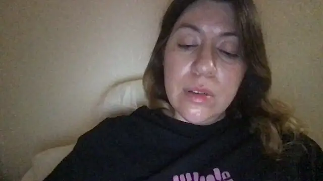 Snapshot of HYPHYtype chatting on February 1, 2025, 9:00 am HYPHYtype online show from February 1, 2025, 9:00 am
