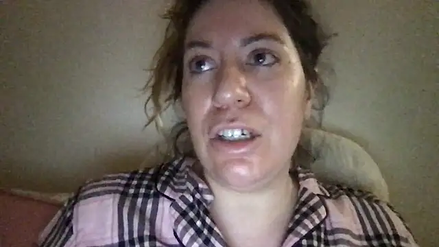 Snapshot of HYPHYtype chatting on March 11, 2025, 9:34 am HYPHYtype online show from March 11, 2025, 9:34 am