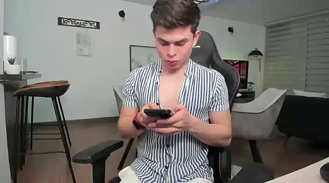 alejooo twink online show from March 1, 2025, 6:35 am