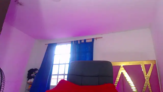 Snapshot of blackangelstsshot chatting on February 18, 2025, 10:36 pm blackangelstsshot online show from February 18, 2025, 10:36 pm