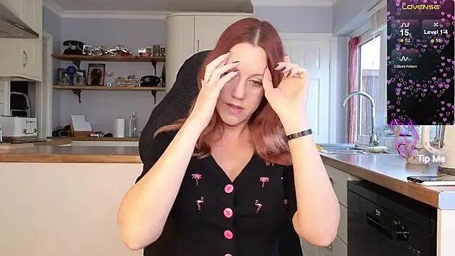 Snapshot of stripmequick chatting on October 21, 2025, 11:44 am stripmequick online show from October 21, 2025, 11:44 am