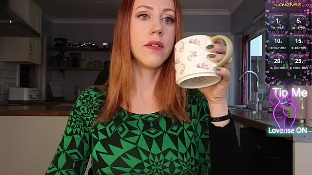 Snapshot of stripmequick chatting on December 4, 2025, 10:24 am stripmequick online show from December 4, 2025, 10:24 am