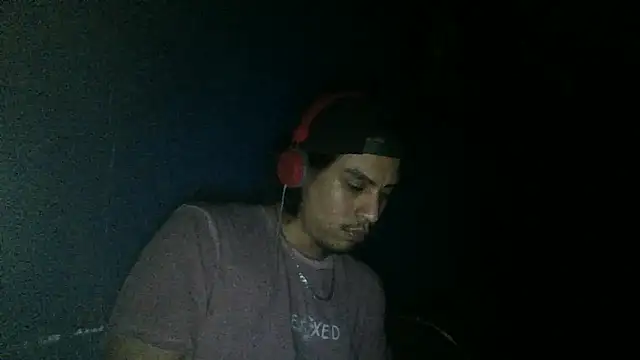 Snapshot of AlexAlejandro13 chatting on September 24, 2025, 5:33 am AlexAlejandro13 online show from September 24, 2025, 5:33 am