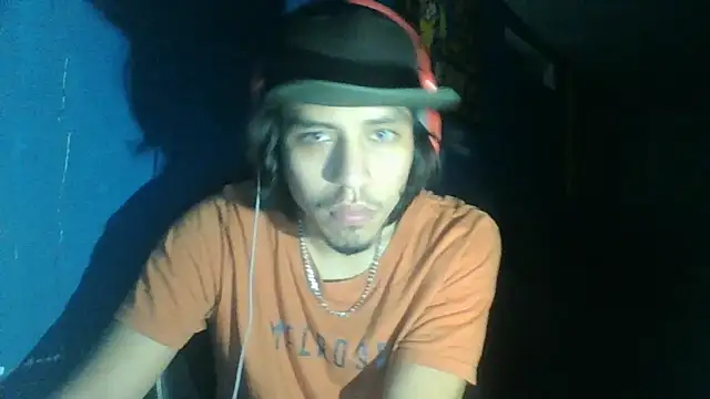 Snapshot of AlexAlejandro13 chatting on October 10, 2025, 7:07 am AlexAlejandro13 online show from October 10, 2025, 7:07 am