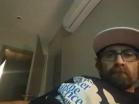 Snapshot of Bottomslut4tops84 chatting on November 18, 2025, 4:28 am Bottomslut4tops84 online show from November 18, 2025, 4:28 am