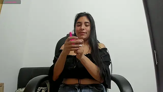 Snapshot of emilysex_118 chatting on January 27, 2025, 12:33 am emilysex 118 online show from January 27, 2025, 12:33 am