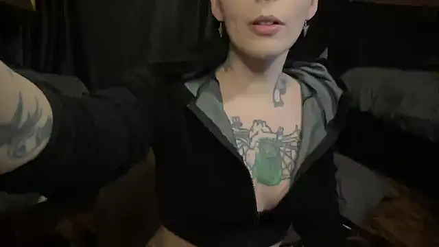 Snapshot of TeenyDoll chatting on December 17, 2025, 2:39 am TeenyDoll online show from December 17, 2025, 2:39 am