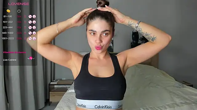 Snapshot of Bella_Foryou chatting on December 14, 2025, 11:09 pm Bella Foryou online show from December 14, 2025, 11:09 pm