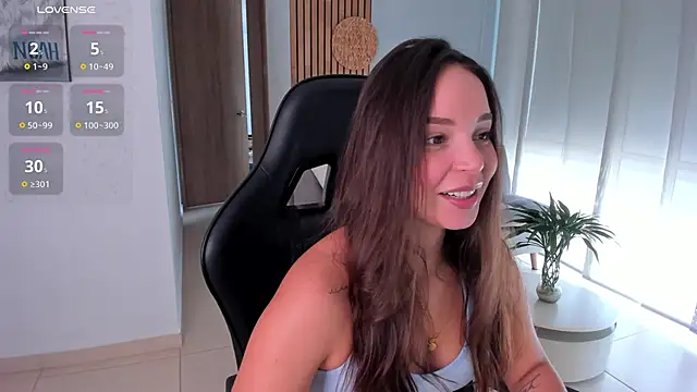 AnnieHallX online show from November 26, 2025, 6:09 pm