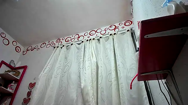 Snapshot of Dulce_Maria05 chatting on December 21, 2024, 8:21 pm Dulce Maria05 online show from December 21, 2024, 8:21 pm