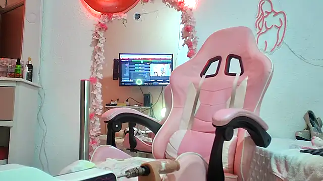 Snapshot of Dulce_Maria05 chatting on December 31, 2024, 12:54 am Dulce Maria05 online show from December 31, 2024, 12:54 am