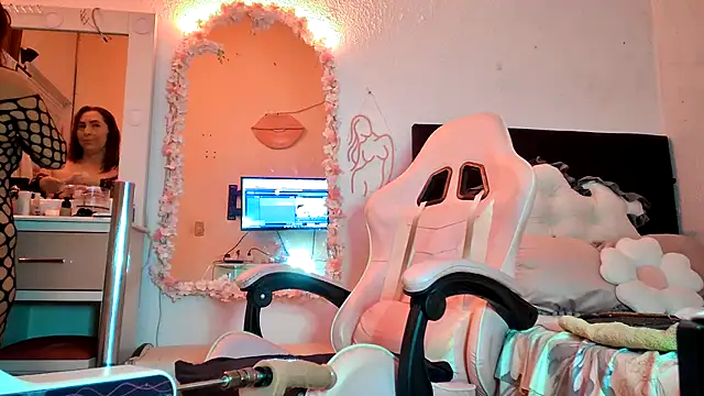 Snapshot of Dulce_Maria05 chatting on March 6, 2025, 12:32 am Dulce Maria05 online show from March 6, 2025, 12:32 am