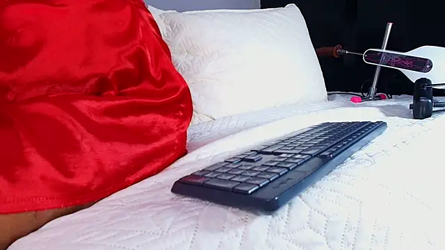 Snapshot of sofi_decker chatting on November 15, 2025, 12:13 pm sofi decker online show from November 15, 2025, 12:13 pm