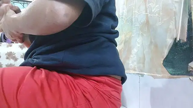 Snapshot of Star-Night chatting on February 21, 2025, 12:28 pm Star-Night online show from February 21, 2025, 12:28 pm