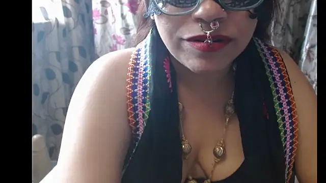 Snapshot of Star-Night chatting on October 5, 2025, 5:50 am Star-Night online show from October 5, 2025, 5:50 am