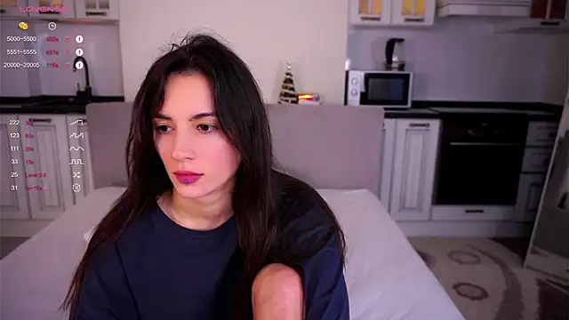 Holla Molly online show from February 22, 2025, 1:02 pm