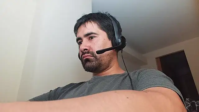 Snapshot of VonDoomdelToro chatting on February 14, 2025, 1:45 am VonDoomdelToro online show from February 14, 2025, 1:45 am