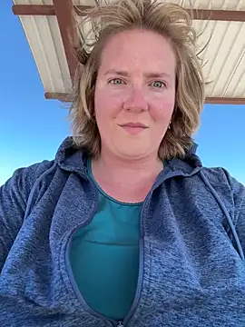 Lizzyloo online show from February 12, 2025, 6:09 pm