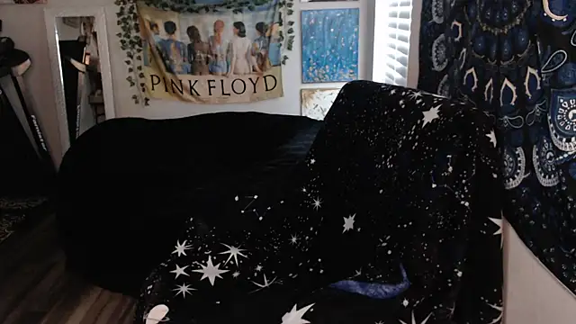 Snapshot of ElektraExotic chatting on September 24, 2025, 7:06 pm ElektraExotic online show from September 24, 2025, 7:06 pm