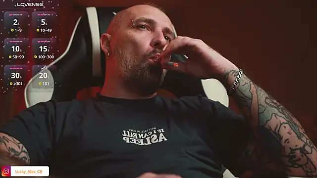 LuckyAlexx online show from January 22, 2025, 11:53 pm